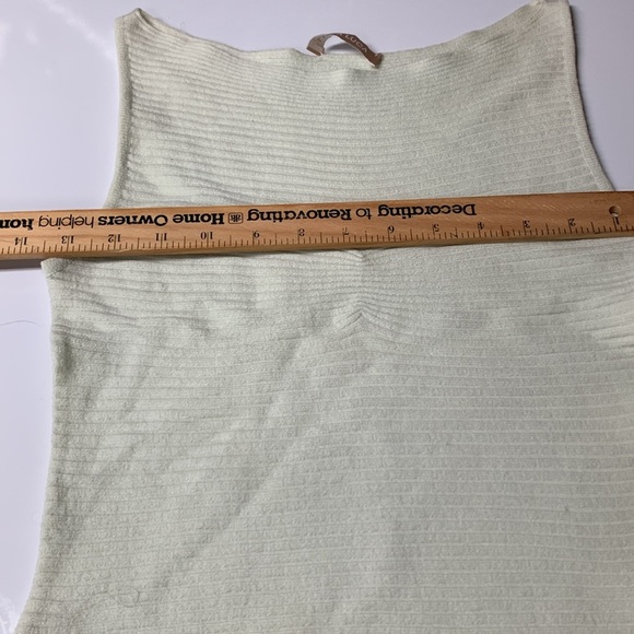 NWOT Luca Luca Sleeveless Sweater - Picture 14 of 15